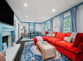 Renovated Cottage - Game Room - Fire Pit - Sleeps 8