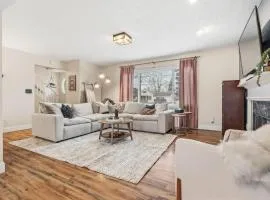 Spacious Northfield 4BR Escape near Cuyahoga Valley