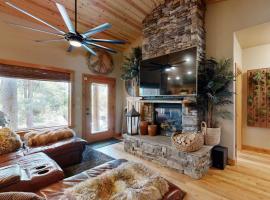 Modern Mountain Cabin 2 Miles to Downtown – hotel w mieście McCall