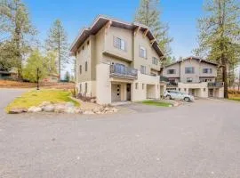 McCall Townhome with EV Charger Downtown