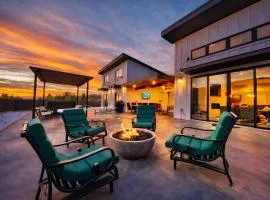 Moab Desert Escape Villa Luxury 5-Bedroom Retreat with Heated Pool