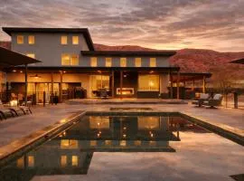 Exclusive Retreats Desert Panorama with Private Pool, Hot Tub, Bocce Court