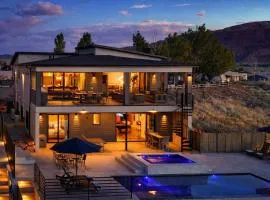 Exclusive Retreats Desert Vista Luxury 6 Bedroom Retreat- Heated Pool Hot tub