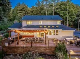 Elks Landing - Hot Tub And Tastings Included