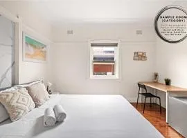 Comfortable & Affordable Stay in Padstow - Queen Room Retreat - Shared Bathroom