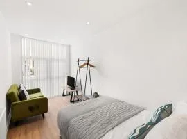 Stylish 2BR Apartment Near Beckenham Station