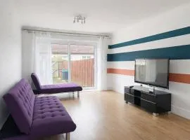 Modern 3Bed home near airport with free parking