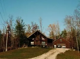 Antler Ridge Retreat - Secluded Hot Tub Cabin - Pond and Game Room