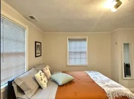 -No40- Cozy Room in a House - Private Kitchenette - Walking distance to Boston College and Green Line T Station - Centrally Located at Brighton Boston