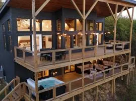 Wild Turkey Overlook - Two Decks Incredible Views Hot Tub