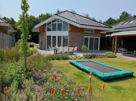Water Villa, Sauna & Beach, Hotel in Sibculo