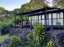 Casa Vikingo - A Unique, Secluded Highland Cabin, hotel a Bellavista