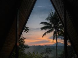 Delta Casa Ubud - A-Frame Villa with Volcano Views & Hot Tub, Hotel in Gianyar