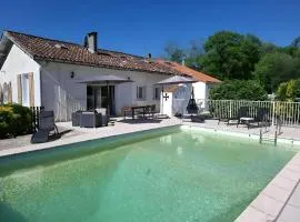 Villa in St Denis with Pool & Pyrenees View