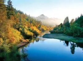 Riverfront Getaway With Wine Tastings Included