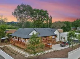 Completely Remodeled Farmhouse With Stunning Views Of Dry Creek Valley