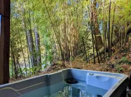 Serene Riverfront Cottage In Healdsburg Views Kayaks 1 5 Mile To Downtown