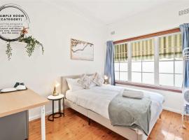 Double Room in Peakhurst - Centrally Located - Shared Bathroom, Hotel in Peakhurst