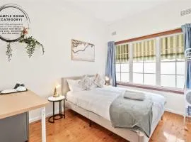 Double Room in Peakhurst - Centrally Located - Shared Bathroom