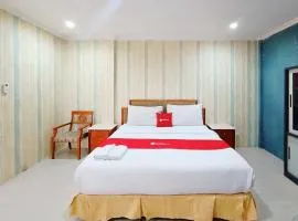 RedDoorz at Hotel Istana Permata Ngagel Surabaya