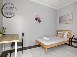 Light & Simple Single Room in Courtyard - Peakhurst Area - Shared Bathroom, Hotel in Peakhurst