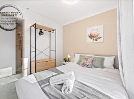 Quaint Queen Room in Pymble - Private Spot - Shared Bathroom, hotel a Pymble