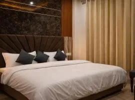 Cedarwood 2BHK Near Mall Road w Mountain View