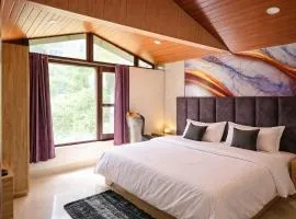 Plumwood 2BHK Near Mall Road w Mountain View