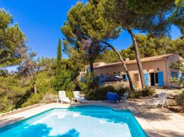 Villa pleine nature à 20km d'Aix-en-Provence, hotel em Rognes