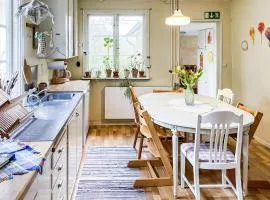 2 Bedroom Nice Home In Glömminge