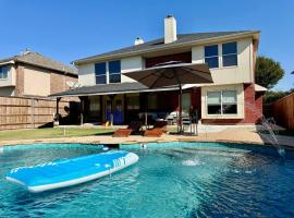 Massive 6BR Home Near Denton, UNT & Lake Fun!, hotell i Denton