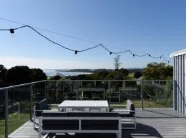 Greens Beach Coastal Shack with Ocean Views