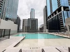 Downtown Austin 2 Bedroom & Sofa Bed Apartment Near Rainey Street and Lady Bird Lake