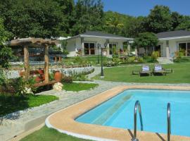 Garden Bungalows Resort: Siquijor şehrinde bir tatil köyü