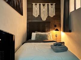 Habitacion privada en Condesa Ideal para 1 persona baño semiprivado, hotel sa Mexico City