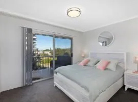 Fairport Coastal Escape - Walk to Beach & Town