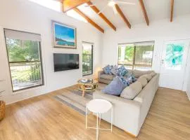 Amity Treetops - Prime Location - Sleeps 7