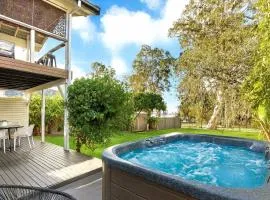 Natuna Lakeside Retreat