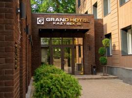 Grand Hotel Kazybek Bi, hotelli kohteessa Almaty