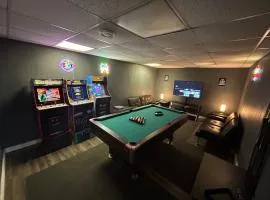 3 Bedroom Game House with Pool Table and Arcades