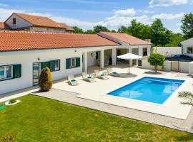 Holiday house Luca with private pool