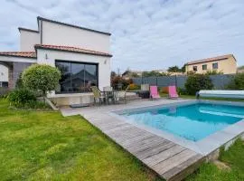 37 Au bord de la piscine