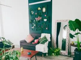 Oasis In Gurgaon - Private Room with Jacuzzi