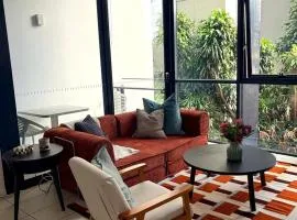 Modern 1BR Apartment with Pool & Gym