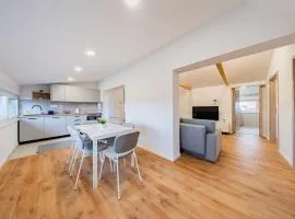 Zagreb 242 - 3 Bedroom - Parking - Airport - Apartment - Flexible Keybox Entry - Modern - Monthly Rent - WiFi