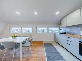 Zagreb 242 - 3 Bedroom - Parking - Airport - Apartment - Flexible Keybox Entry - Modern - Monthly Rent - WiFi