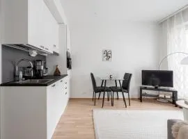 Modern 1BR Apartment next to Tram Line