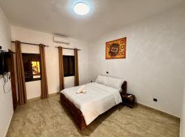 Hôtel Hidden Trésor à Assouindé، فندق في أسيني