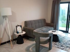 Blaq & Royal Luxury Self-Catering, hótel í Fourways