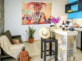 For Couples Airy & Bright Suite Memory Foam King Bed Steps to Beach Fast WiFi AC 7B